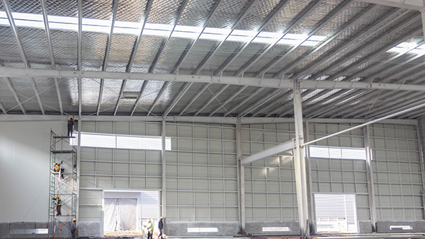 Ang China Hot Sale Pre-engineered Metal Structural Warehouse Building